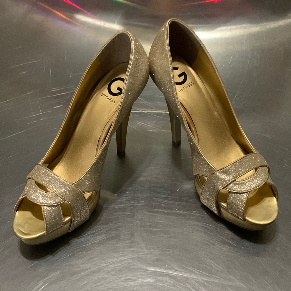 Guess Sparkly gold pumps